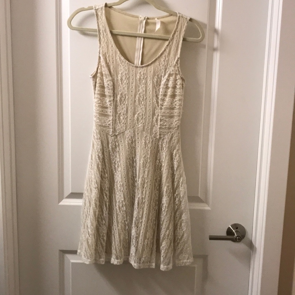 Lush cream dress with lace